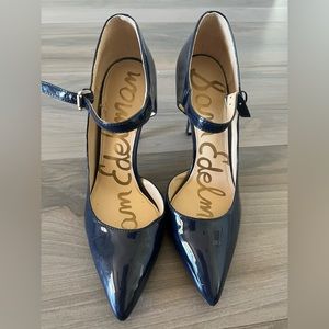 Navy patten leather heels